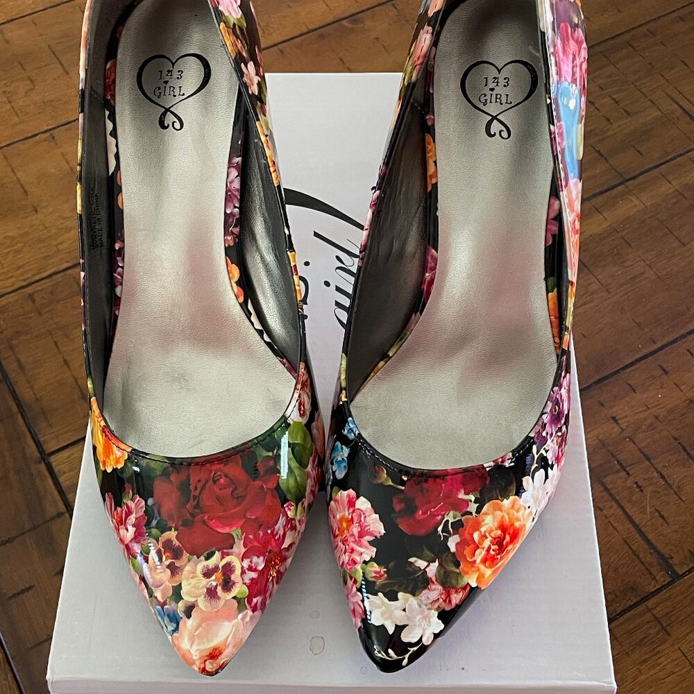 143 Girl, Owanda floral pumps, Multicolored heels with pointed toe, Size 10 M